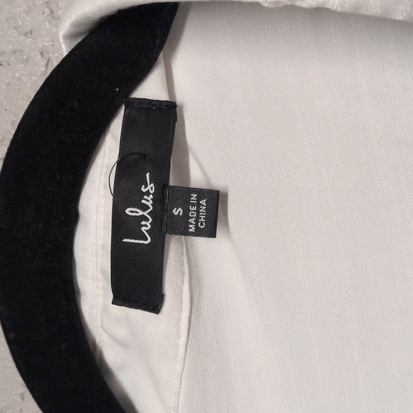 Lulu's Cropped White Button Down Shirt Size Small - Picture 2 of 4